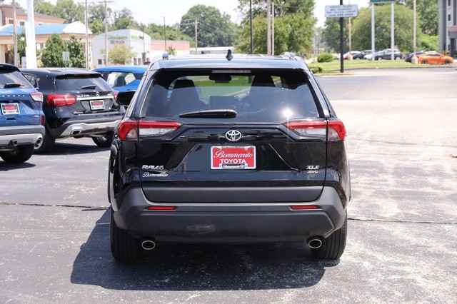 Toyota RAV4 Vehicle Image 06