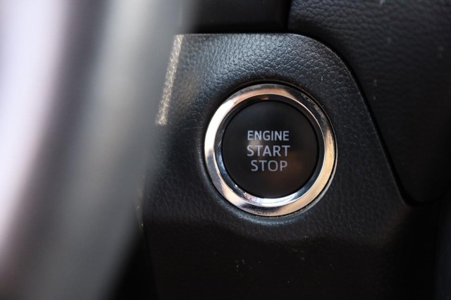 Toyota RAV4 Vehicle Image 12