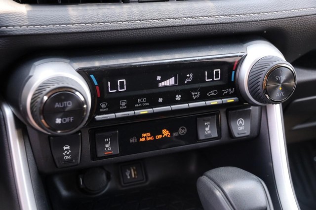 Toyota RAV4 Vehicle Image 15