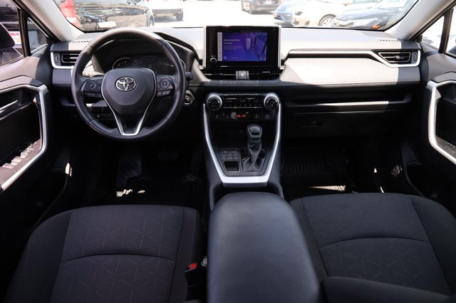 Toyota RAV4 Vehicle Image 18