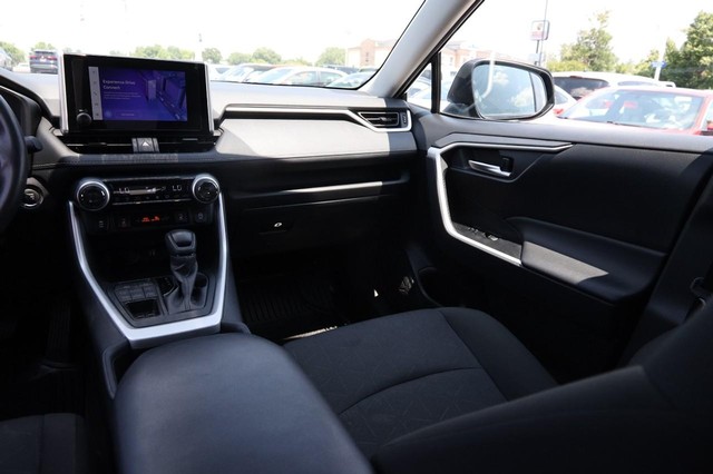 Toyota RAV4 Vehicle Image 22