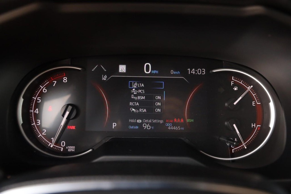 Toyota RAV4 Vehicle Full-screen Gallery Image 10