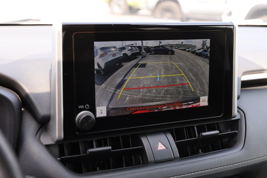 Toyota RAV4 Vehicle Full-screen Gallery Image 15