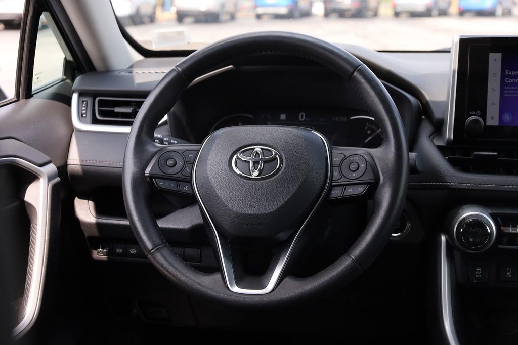 Toyota RAV4 Vehicle Full-screen Gallery Image 22