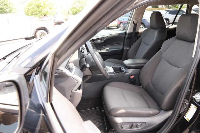 Toyota RAV4 Vehicle Image 08