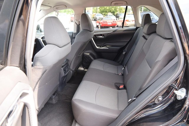 Toyota RAV4 Vehicle Image 09