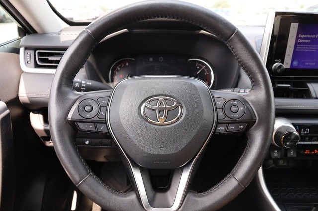 Toyota RAV4 Vehicle Image 11