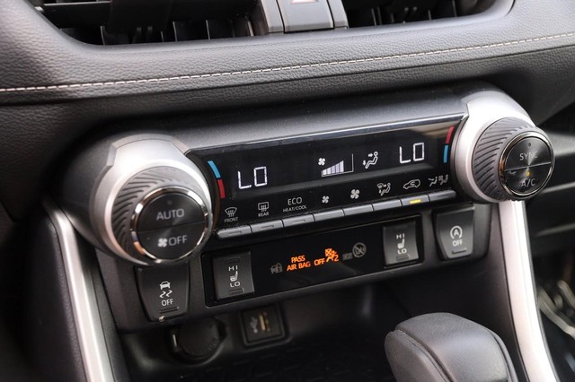 Toyota RAV4 Vehicle Image 16