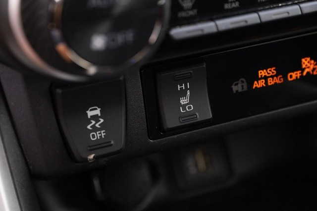 Toyota RAV4 Vehicle Image 17