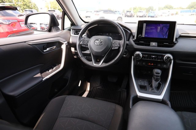 Toyota RAV4 Vehicle Image 21