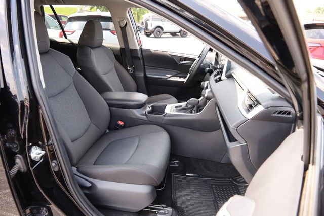 Toyota RAV4 Vehicle Image 25
