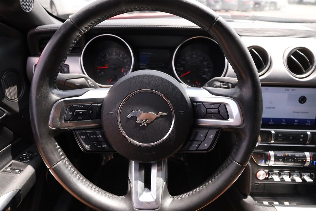 Ford Mustang Vehicle Full-screen Gallery Image 10