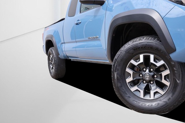 Toyota Tacoma 4WD Vehicle Image 03