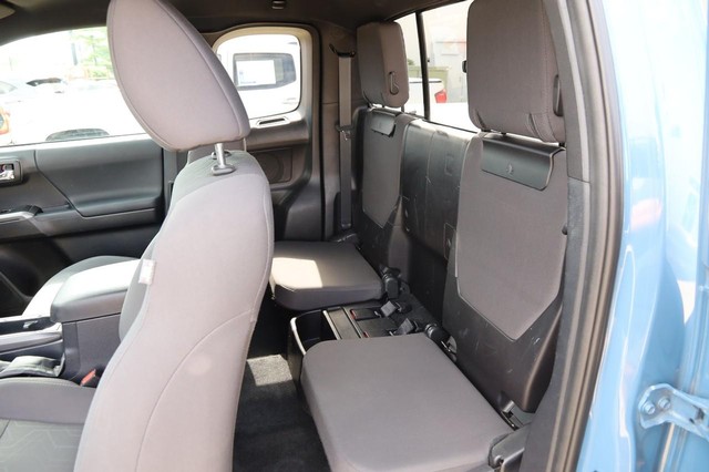 Toyota Tacoma 4WD Vehicle Image 09
