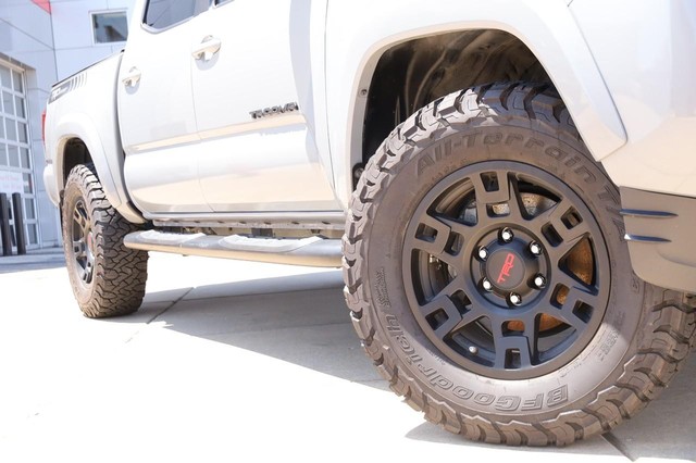 Toyota Tacoma 4WD Vehicle Image 03