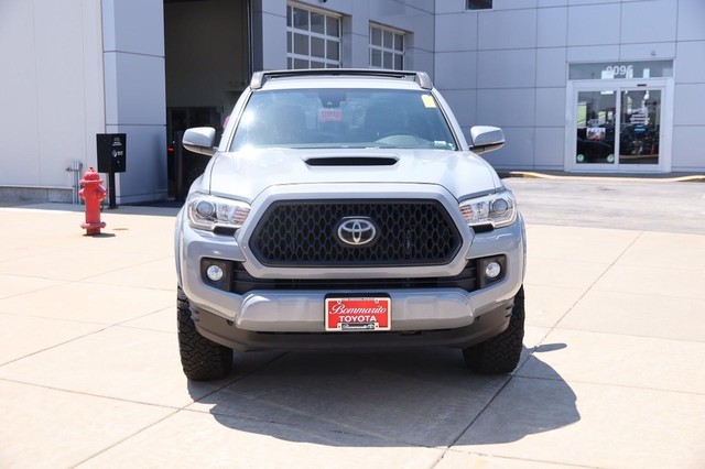 Toyota Tacoma 4WD Vehicle Image 04