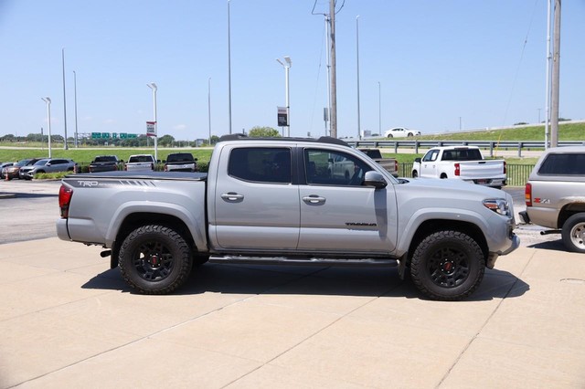 Toyota Tacoma 4WD Vehicle Image 05