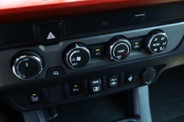 Toyota Tacoma 4WD Vehicle Image 17