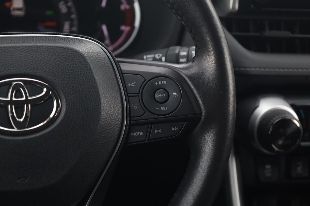 Toyota RAV4 Vehicle Full-screen Gallery Image 8