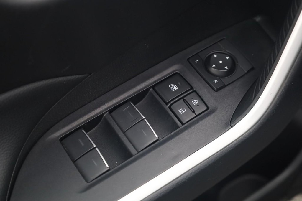 Toyota RAV4 Vehicle Full-screen Gallery Image 10