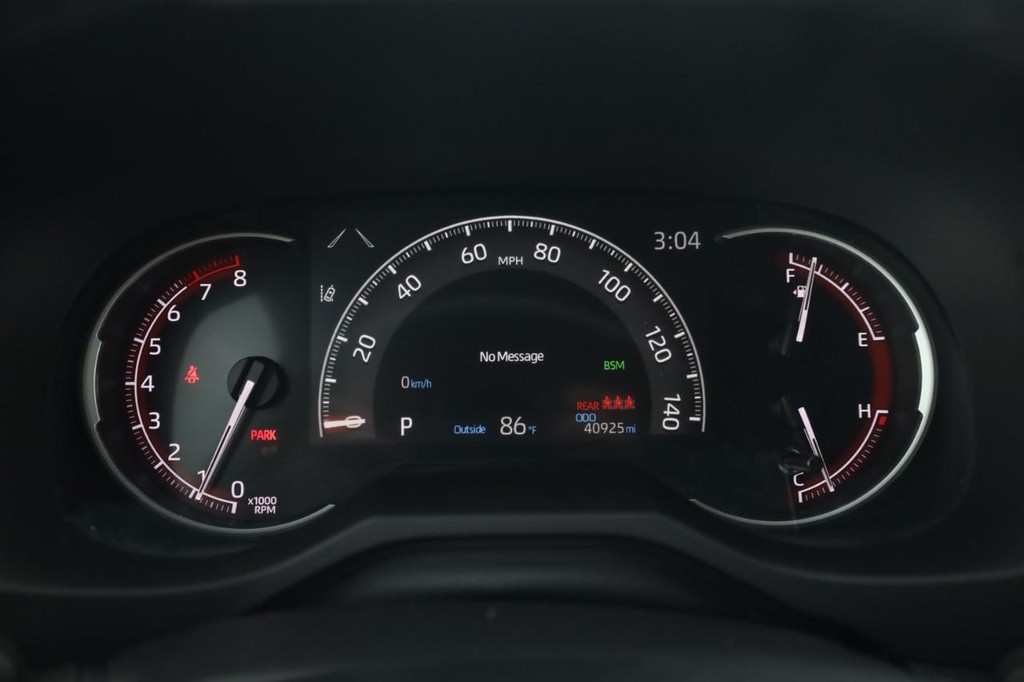 Toyota RAV4 Vehicle Full-screen Gallery Image 12
