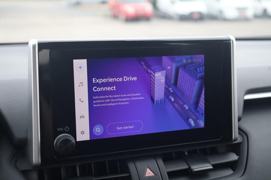 Toyota RAV4 Vehicle Full-screen Gallery Image 13