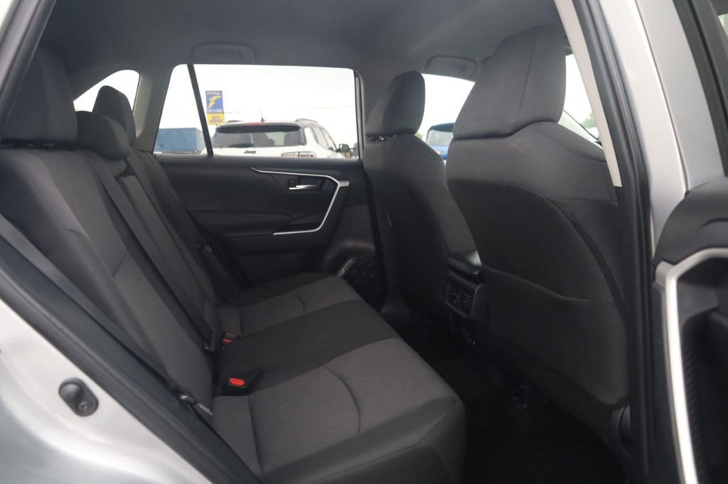 Toyota RAV4 Vehicle Full-screen Gallery Image 21