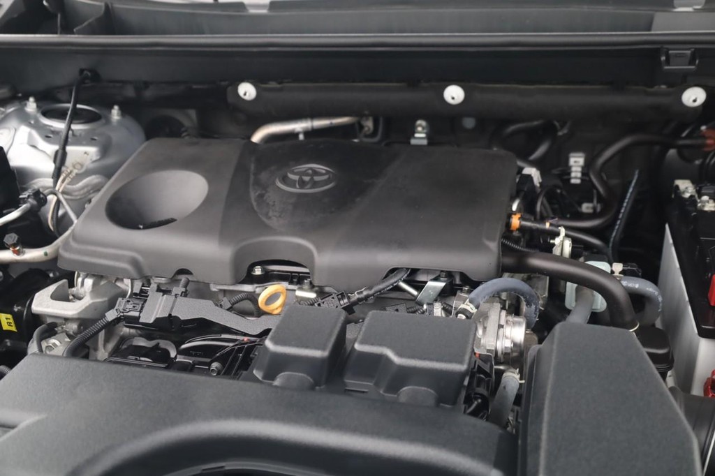 Toyota RAV4 Vehicle Full-screen Gallery Image 25