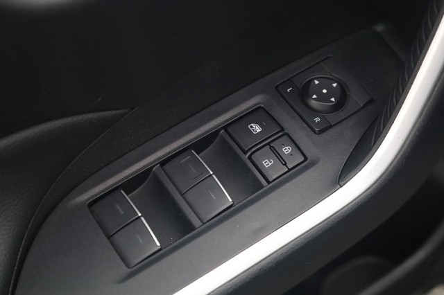 Toyota RAV4 Vehicle Image 10