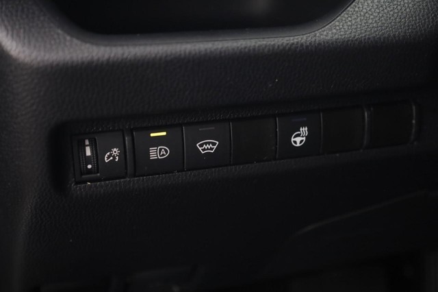 Toyota RAV4 Vehicle Image 11