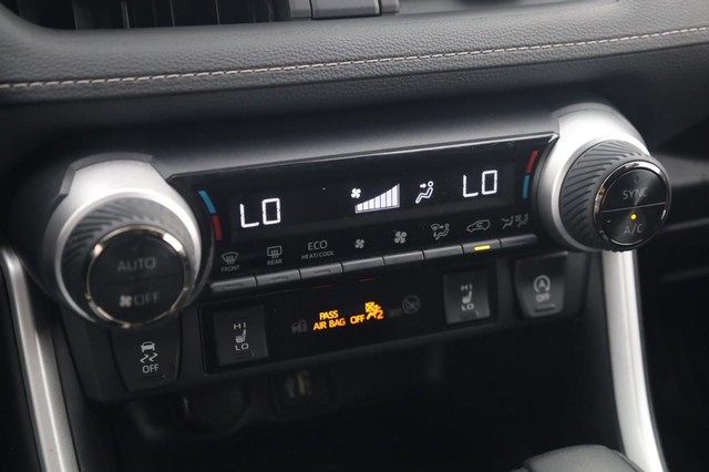 Toyota RAV4 Vehicle Image 15