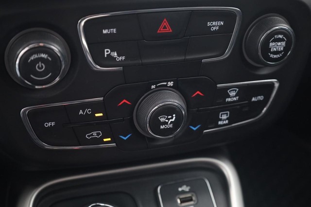 Jeep Compass Vehicle Image 15