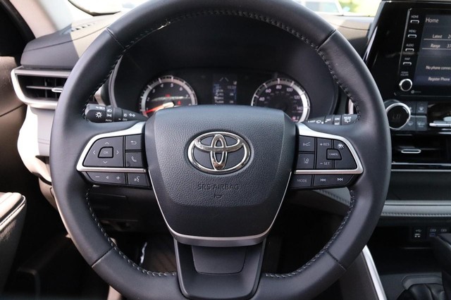 Toyota Highlander Vehicle Image 12