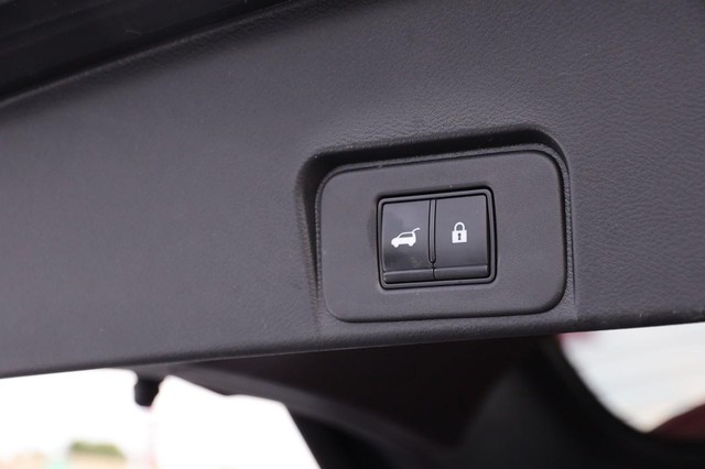 Nissan Rogue Vehicle Image 08