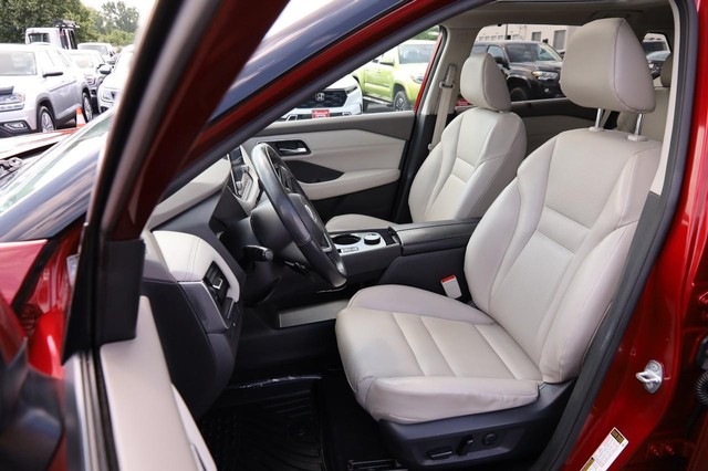 Nissan Rogue Vehicle Image 10