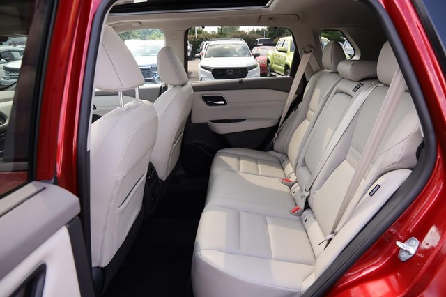 Nissan Rogue Vehicle Image 11