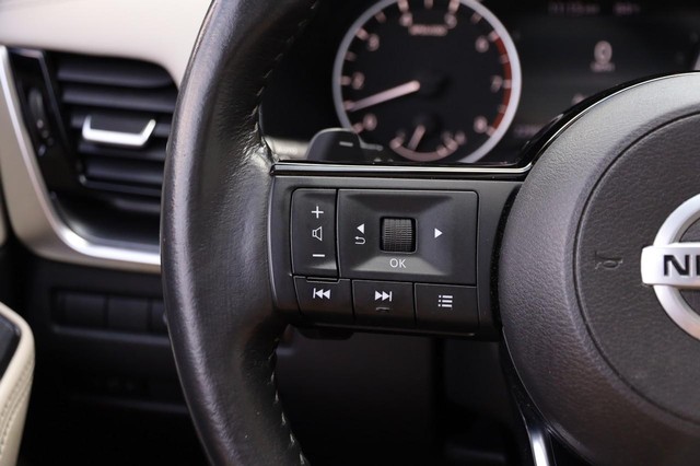 Nissan Rogue Vehicle Image 13