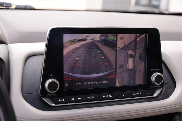 Nissan Rogue Vehicle Image 18