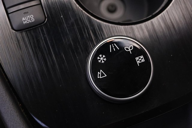 Nissan Rogue Vehicle Image 21