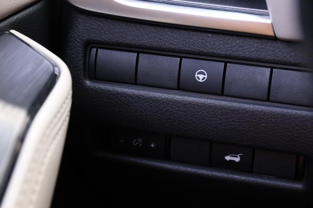 Nissan Rogue Vehicle Image 22
