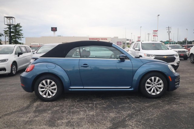 Volkswagen Beetle Convertible Vehicle Image 04