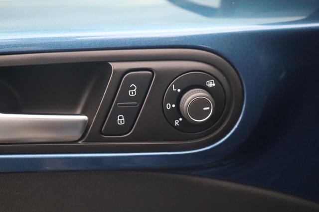 Volkswagen Beetle Convertible Vehicle Image 08