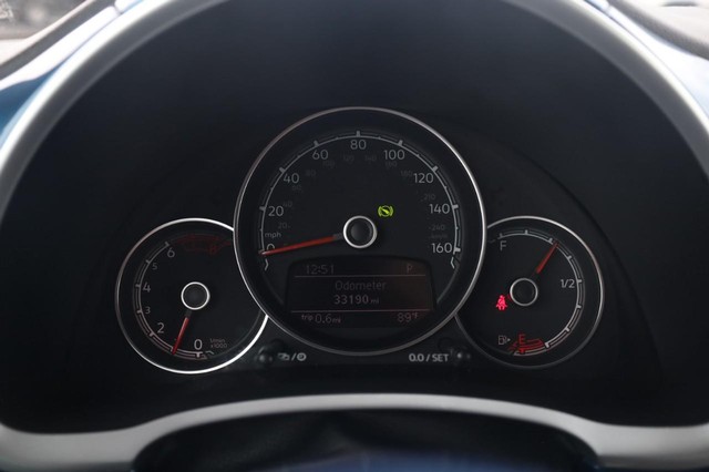 Volkswagen Beetle Convertible Vehicle Image 10