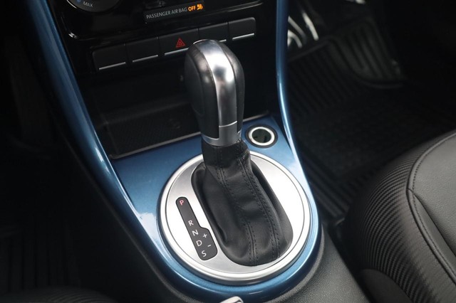Volkswagen Beetle Convertible Vehicle Image 15