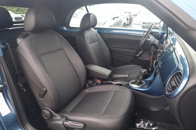 Volkswagen Beetle Convertible Vehicle Image 17