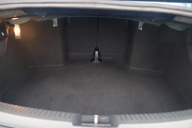 Volkswagen Beetle Convertible Vehicle Image 19