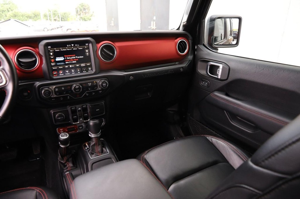 Jeep Wrangler Unlimited Vehicle Full-screen Gallery Image 26