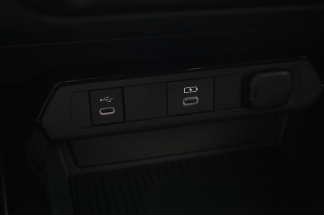 Toyota Prius Vehicle Image 16