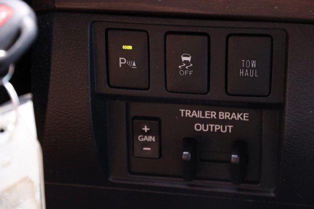 Toyota Tundra 4WD Vehicle Image 14