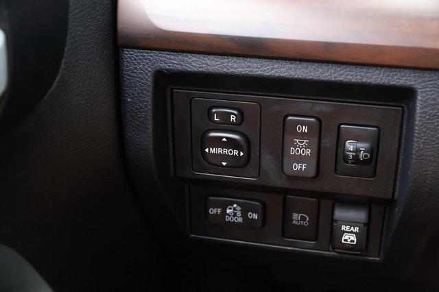 Toyota Tundra 4WD Vehicle Image 21